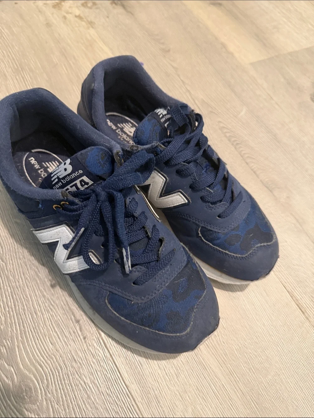 New Balance Men’s Navy and Silver Athletic Sneakers - Picture 3 of 5